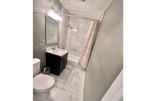 Woodlawn Condo | University of Chicago Luxury Two Bedroom Condo