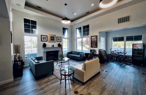 Davis Hotel | University Park Inn & Suites