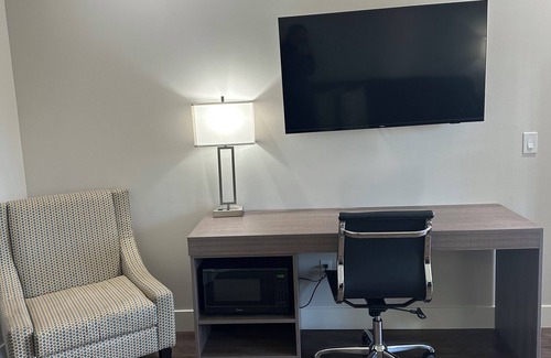 Davis Hotel | University Park Inn & Suites