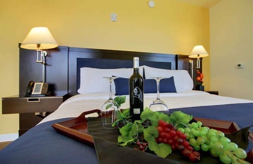 Civic Center Hotel | University Plaza Waterfront Hotel