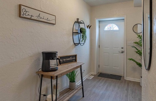 Marion Apartment | University Suite "C"