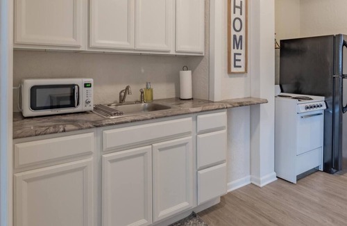 Marion Apartment | University Suite "C"