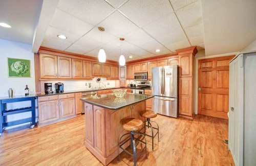 Bowling Green House | UNMATCHED Lake Vibes + Private Beach +BOAT Option +Watersports +Spacious 5BR/4BA
