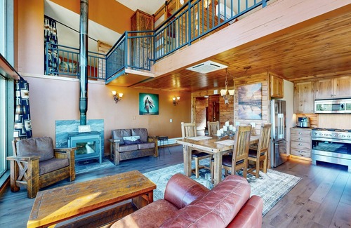 Keystone Cabin | Unmatched views of Mt. Rushmore and Black Elk Peak on 17 acres with hot tub