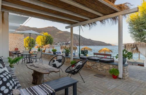 Livadia Apartment | Uno Beachfront Suite