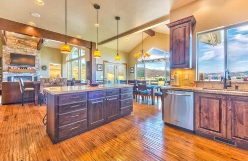 Ogden House | Unobstructed Lake View 10 min to Snowbasin, Sleeps 16
