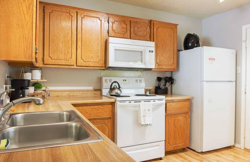 Killeen House | Unplug at our family-friendly home with a spacious yard close to Fort Cavazos!
