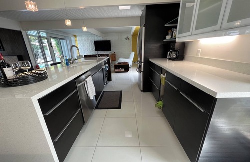 Racquet Club Estates House | UNPLUG, KICKBACK & RELAX @ this recently renovated mid century private escape!