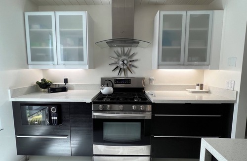 Racquet Club Estates House | UNPLUG, KICKBACK & RELAX @ this recently renovated mid century private escape!
