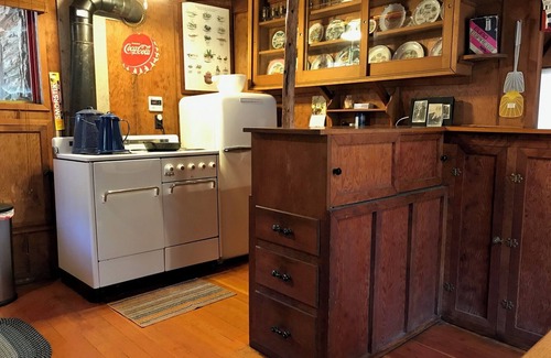 Alta Sierra Cabin | Unplugged Rustic Cabin in the Woods