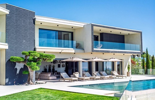 Chateauneuf-Grasse House | Unrivaled Modern Architect Luxury Villa. Just Moments from Cannes
