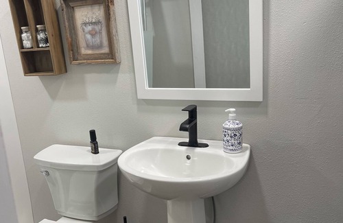 Lodi Cottage | Unwind@839 says it all! Charming cottage in Lodi, a wine country destination.