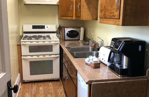Berlin Center Other | Unwind and Relax at Vineyard with Hot Tub and Massage On Site!