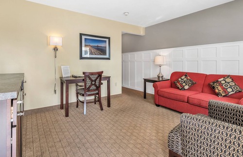 Kelleys Island House | Unwind and Relax with Breathtaking Views at Iroquois Suite 213