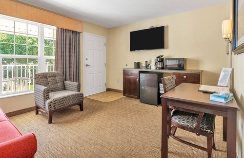 Kelleys Island House | Unwind and Relax with Breathtaking Views at Iroquois Suite 213