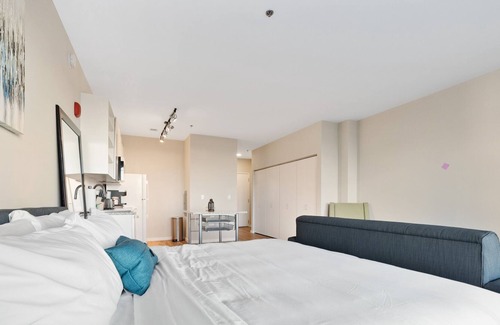 Crossroads Arts District Condo | Unwind and Relax with Our All-Inclusive Resort-Style Vacation 337
