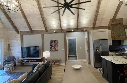 Guntersville Cabin | Unwind at a new modern log cabin, stunning Lake Views, 3 miles from City Harbor