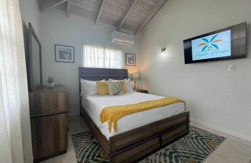 Runaway Bay House | Unwind at Idyllic Escape!
