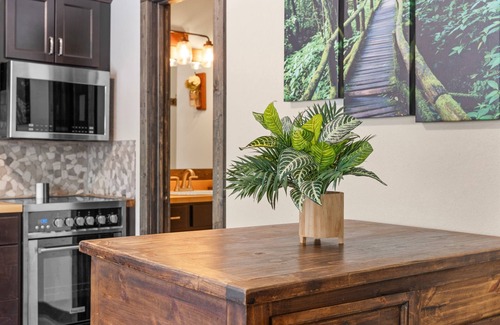 Branson West Condo | Unwind at Nature’s Haven! Resort hot tub now open!