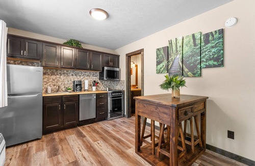 Branson West Condo | Unwind at Nature’s Haven! Resort hot tub now open!