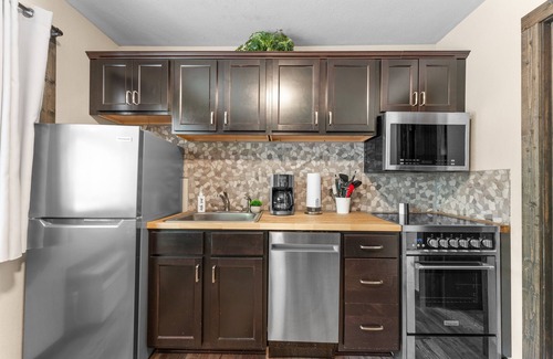 Branson West Condo | Unwind at Nature’s Haven! Resort hot tub now open!