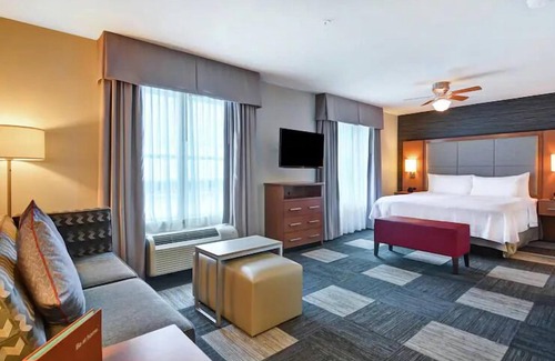 McNeil Hotel | Unwind at Our Austin Resort:Pets Allowed,Full Kitchen,BBQ,Outdoor Fireplace