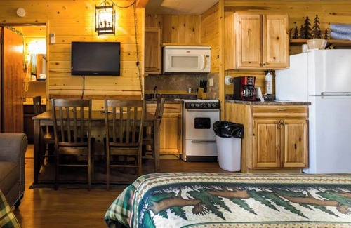 Rice Lake Cabin | Unwind at the lake in Room 12 - Loons Lair - Curriers Lakeview Lodge