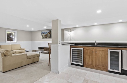 East Hampton House | Unwind at this timeless estate featuring a chefs kitchen, classic.