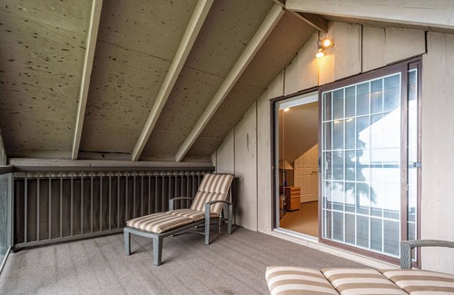 Fenelon Falls House | Unwind by the Water: Stylish Lakehouse Retreat in Kawartha Lakes