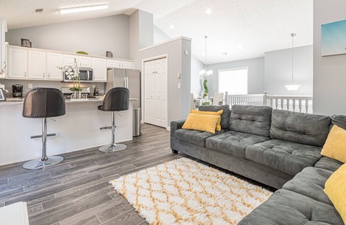Riverdale House | Unwind in a Modern Riverdale Home