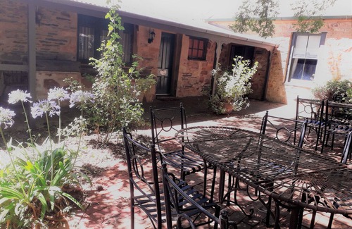 Mintaro Cottage | Unwind in Our Cosy 2 BR Spa Cottage with Log Fire. Mintaro Hideaway Carpenter