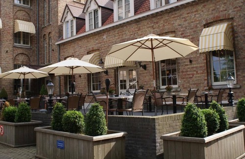 Sluis House | Unwind in Room Near Scenic Het Zwin for Adventure Lovers - 4 Units