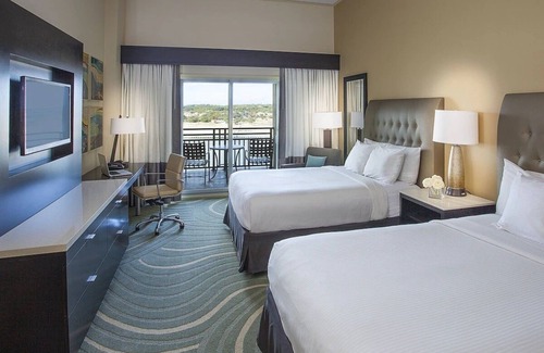 Lakeway Hotel | Unwind in Style and Comfort! Free Parking, Outdoor Pool!
