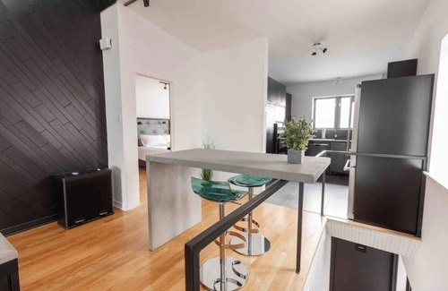 Youville Apartment | Unwind in Style at a Luxurious Loft - Free Parking