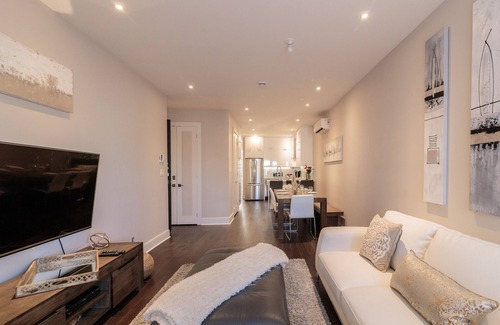Mile End Condo | Unwind in Style at a Luxurious, Modern Condo