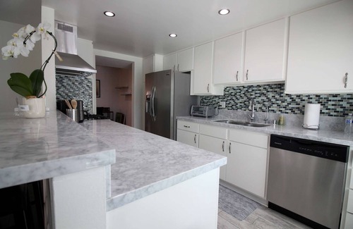 Woodland Hills Condo | Unwind in Style, Modern, Secure & Centrally Located