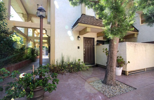 Woodland Hills Condo | Unwind in Style, Modern, Secure & Centrally Located