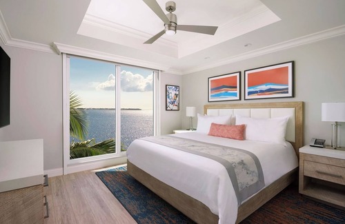 Charlotte Harbor Hotel | Unwind in Style in This Modern Harbor front King Studio Getaway