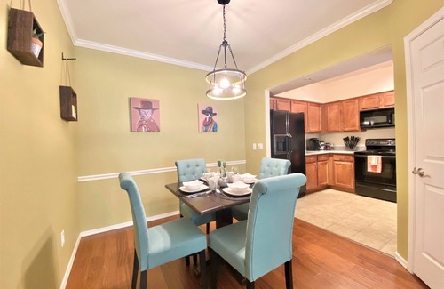 North Scottsdale Condo | Unwind w/King bed, pool, hot tub & free parking