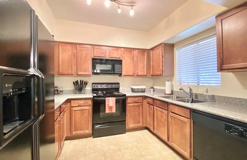 North Scottsdale Condo | Unwind w/King bed, pool, hot tub & free parking