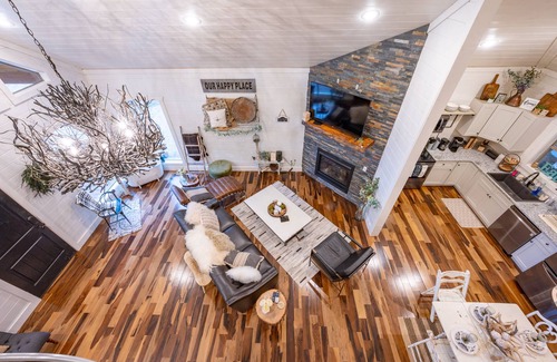 Broken Bow Cabin | Up Chic Creek: Sleeps 6, Creekside, Swim Hole, Fireplaces, Hot Tub, Pet Friendly