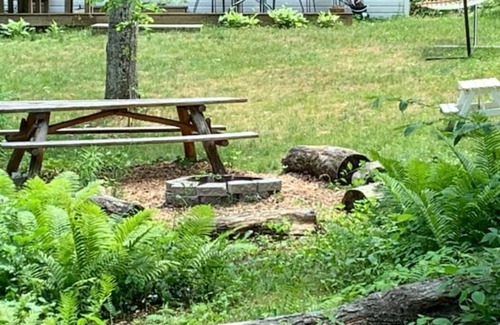 Maple City Cabin | -Up North Cabin Across from Big Glen Lake.