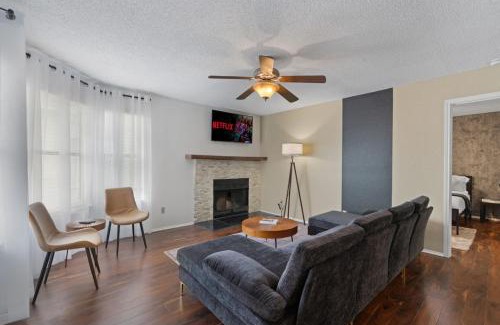 McNeil House | Up to 10 Guests - King Bed