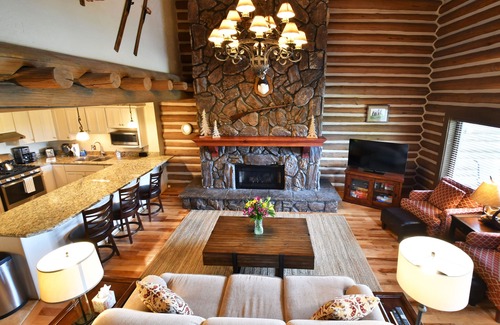 North Park City House | Up to 25% Off! Ski In & Walk to Skiing, Restaurant & PC Base! Sleeps 9!