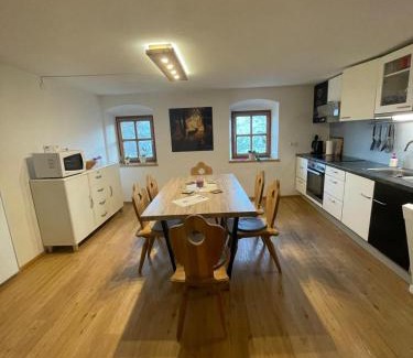 Jenbach Apartment | Upcycling Appartement Fischl - Nachhaltig und Kreativ Wohnen für Groß und klein