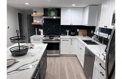 Laguna Park House | Updated 1 bd 1ba, large yard, just steps to Lake Whitney
