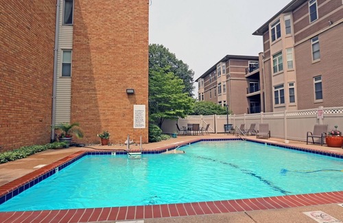 Creve Coeur Condo | updated 1 bedroom condo in secure building