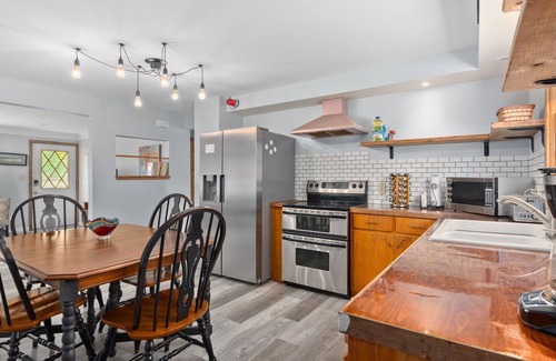 Pepin Apartment | Updated 2 Bedroom by Wedding Venues w/Bonfire