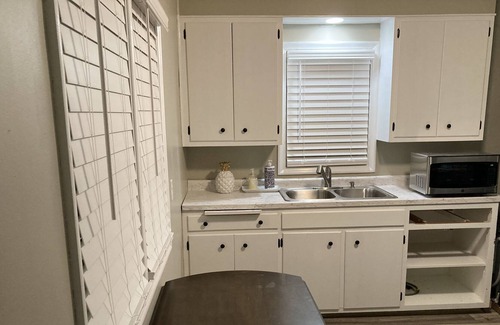 Council Bluffs House | Updated 2 BR Home Sleeps 6 Convenient Location Mins to Downtown Omaha &Airport.