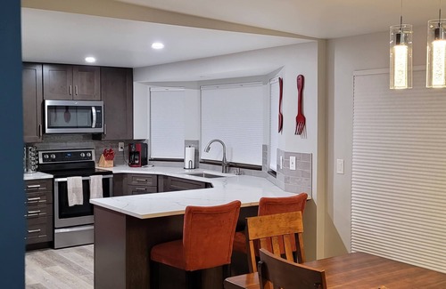Sunriver House | Updated 2bd/2ba. Walk to Village, dog friendly, SHARC passes.